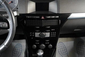 Хетчбэк Opel Astra 2013 года, 749000 рублей, Тюмень