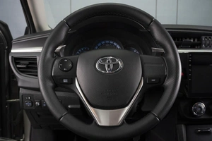 Седан Toyota Corolla 2013 года, 1320000 рублей, Омск