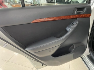 Седан Toyota Avensis 2004 года, 787000 рублей, Солонцы