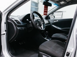 Седан Hyundai Solaris 2015 года, 1450000 рублей, Красноярск