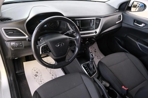 Седан Hyundai Solaris 2017 года, 1299000 рублей, Омск