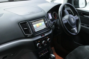 Минивэн Volkswagen Sharan 2015 года, 1398000 рублей, Солонцы