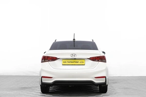 Седан Hyundai Solaris 2017 года, 989000 рублей, Барнаул