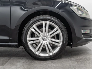 Хетчбэк Volkswagen Golf 2013 года, 1300000 рублей, Красноярск