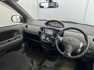 Минивэн Toyota Sienta 2013 года, 995000 рублей, Красноярск