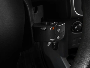 Седан Renault Logan 2019 года, 920000 рублей, Тюмень