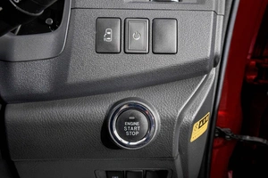 Минивэн Toyota Isis 2013 года, 1279000 рублей, Барнаул