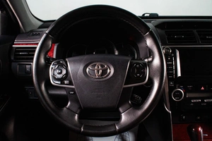Седан Toyota Camry 2013 года, 1649000 рублей, Сургут
