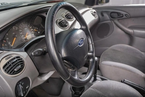Хетчбэк Ford Focus 2001 года, 229000 рублей, Томск