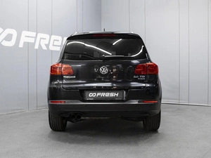 Внедорожник Volkswagen Tiguan 2011 года, 1390000 рублей, Омск