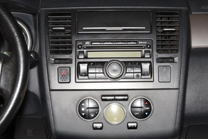 Хетчбэк Nissan Tiida 2011 года, 819000 рублей, Новосибирск