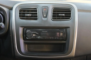 Седан Renault Logan 2016 года, 689000 рублей, Омск