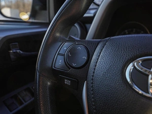 Внедорожник Toyota RAV4 2016 года, 2279000 рублей, Волгоград