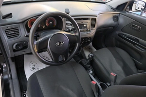 Седан Kia Rio 2011 года, 829000 рублей, Омск