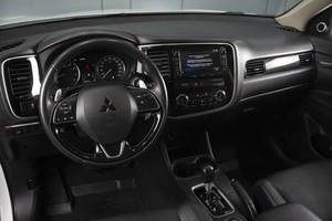 Внедорожник Mitsubishi Outlander 2015 года, 2330000 рублей, Омск