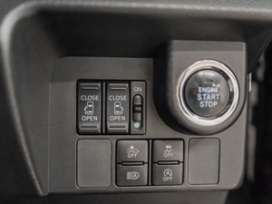 Минивэн Toyota Roomy 2020 года, 1099000 рублей, Красноярск
