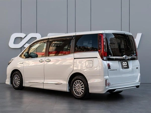 Минивэн Toyota Esquire 2015 года, 2106000 рублей, Краснодар