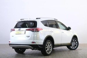 Внедорожник Toyota RAV4 2016 года, 2599000 рублей, Омск