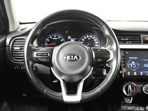 Седан Kia Rio 2018 года, 1378200 рублей, Казань
