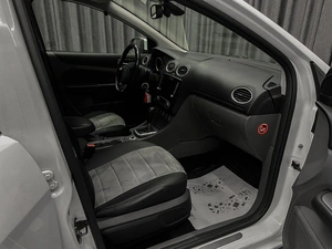 Хетчбэк Ford Focus 2011 года, 700000 рублей, Красноярск