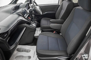Минивэн Toyota Voxy 2018 года, 2089000 рублей, Барнаул