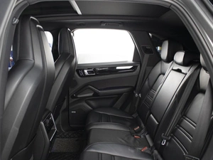 Внедорожник Porsche Cayenne 2018 года, 6980000 рублей, Омск