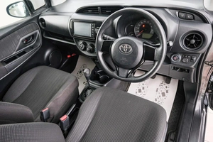 Хетчбэк Toyota Vitz 2019 года, 969000 рублей, Красноярск