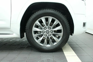 Внедорожник Toyota Land Cruiser 2021 года, 9700000 рублей, Красноярск