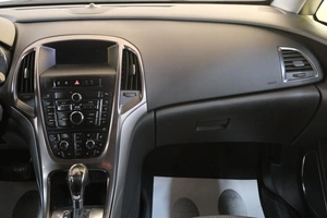 Хетчбэк Opel Astra 2012 года, 829000 рублей, Омск