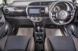 Хетчбэк Toyota Vitz 2018 года, 1029000 рублей, Томск