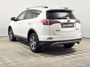 Внедорожник Toyota RAV4 2017 года, 2447200 рублей, Казань