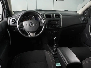 Седан Renault Logan 2017 года, 895000 рублей, Красный Пахарь
