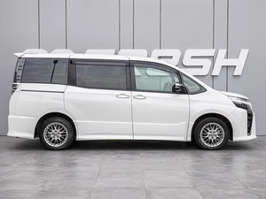 Минивэн Toyota Voxy 2021 года, 3190000 рублей, Краснодар