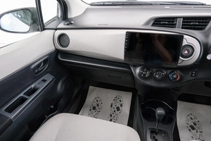 Хетчбэк Toyota Vitz 2011 года, 889000 рублей, Красноярск