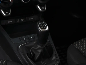 Хетчбэк Kia Rio X-Line 2018 года, 1250000 рублей, Омск