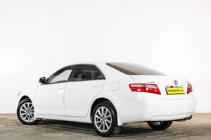 Седан Toyota Camry 2010 года, 1379000 рублей, Тюмень