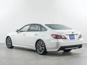 Седан Toyota Crown 2018 года, 3098077 рублей, Москва