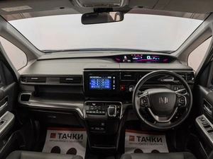Минивэн Honda Stepwgn Spada 2017 года, 2400000 рублей, Красноярск