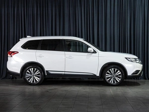 Внедорожник Mitsubishi Outlander 2018 года, 1920000 рублей, Волгоград
