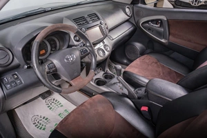 Внедорожник Toyota RAV4 2011 года, 1459000 рублей, Томск