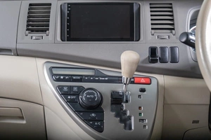 Минивэн Toyota Isis 2010 года, 1439000 рублей, Томск