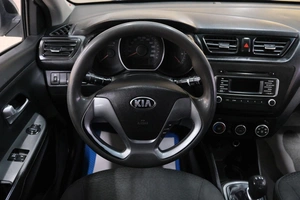 Седан Kia Rio 2015 года, 799000 рублей, Омск