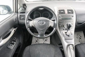 Хетчбэк Toyota Auris 2007 года, 689000 рублей, Красноярск