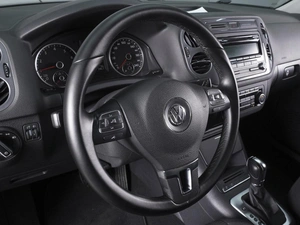 Внедорожник Volkswagen Tiguan 2014 года, 1360000 рублей, Ростов-на-Дону