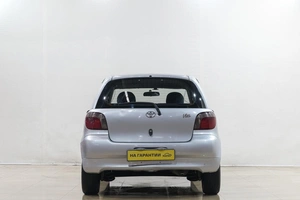 Хетчбэк Toyota Vitz 2001 года, 349000 рублей, Новокузнецк