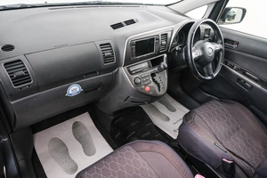 Минивэн Toyota Wish 2004 года, 849000 рублей, Красноярск