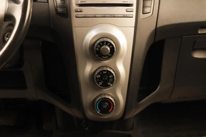 Хетчбэк Toyota Yaris 2007 года, 649000 рублей, Челябинск