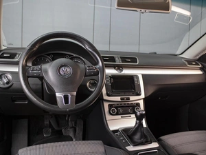 Седан Volkswagen Passat CC 2011 года, 1050000 рублей, Омск