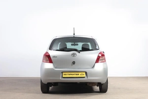 Хетчбэк Toyota Vitz 2005 года, 649000 рублей, Новосибирск