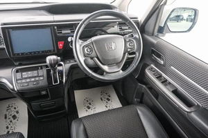 Минивэн Honda Stepwgn Spada 2015 года, 1699000 рублей, Красноярск